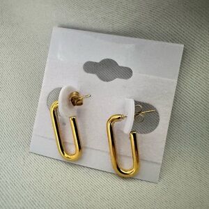 Small paper clip earrings gold plated